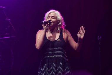 Noah Cyrus ilk turnesinde 23 Eylül 2018 'de Orlando Florida' daki Beacham 'da sahne alacak.