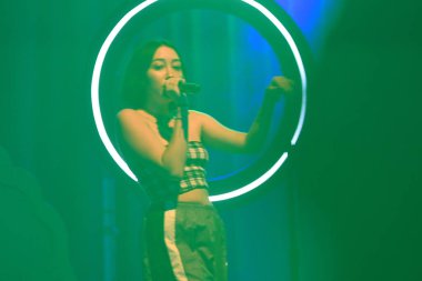 Noah Cyrus ilk turnesinde 23 Eylül 2018 'de Orlando Florida Beacham' da Marty Jean-Louis 'de sahne aldı.