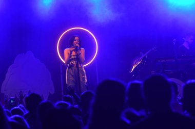 Noah Cyrus ilk turnesinde 23 Eylül 2018 'de Orlando Florida' daki Beacham 'da sahne alacak.