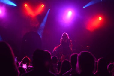 Noah Cyrus ilk turnesinde 23 Eylül 2018 'de Orlando Florida' daki Beacham 'da sahne alacak.