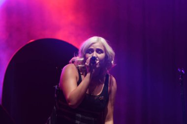 Noah Cyrus ilk turnesinde 23 Eylül 2018 'de Orlando Florida' daki Beacham 'da sahne alacak.