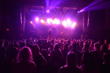 Noah Cyrus ilk turnesinde 23 Eylül 2018 'de Orlando Florida' daki Beacham 'da sahne alacak.
