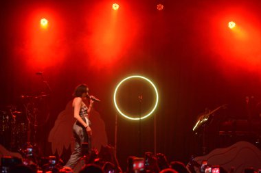 Noah Cyrus ilk turnesinde 23 Eylül 2018 'de Orlando Florida' daki Beacham 'da sahne alacak.