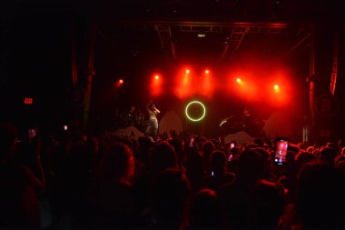 Noah Cyrus ilk turnesinde 23 Eylül 2018 'de Orlando Florida' daki Beacham 'da sahne alacak.