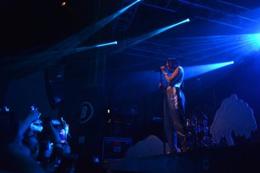 Noah Cyrus ilk turnesinde 23 Eylül 2018 'de Orlando Florida' daki Beacham 'da sahne alacak.