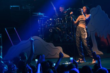 Noah Cyrus ilk turnesinde 23 Eylül 2018 'de Orlando Florida Beacham' da Marty Jean-Louis 'de sahne aldı.