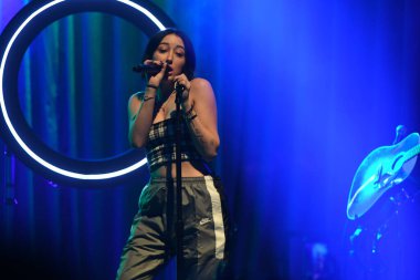 Noah Cyrus ilk turnesinde 23 Eylül 2018 'de Orlando Florida Beacham' da Marty Jean-Louis 'de sahne aldı.
