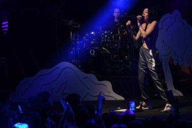 Noah Cyrus ilk turnesinde 23 Eylül 2018 'de Orlando Florida Beacham' da Marty Jean-Louis 'de sahne aldı.