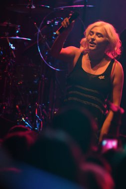 Noah Cyrus ilk turnesinde 23 Eylül 2018 'de Orlando Florida' daki Beacham 'da sahne alacak.