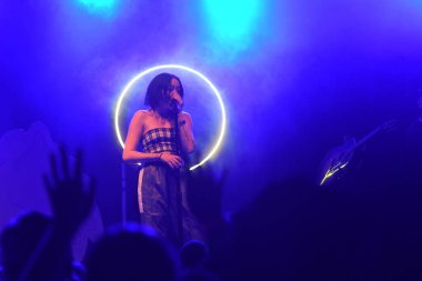 Noah Cyrus ilk turnesinde 23 Eylül 2018 'de Orlando Florida' daki Beacham 'da sahne alacak.