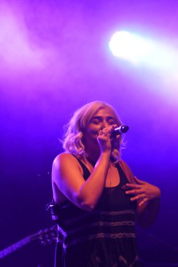 Noah Cyrus ilk turnesinde 23 Eylül 2018 'de Orlando Florida' daki Beacham 'da sahne alacak.