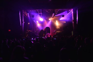 Noah Cyrus ilk turnesinde 23 Eylül 2018 'de Orlando Florida' daki Beacham 'da sahne alacak.