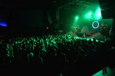 Noah Cyrus ilk turnesinde 23 Eylül 2018 'de Orlando Florida Beacham' da Marty Jean-Louis 'de sahne aldı.