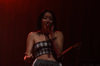 Noah Cyrus ilk turnesinde 23 Eylül 2018 'de Orlando Florida' daki Beacham 'da sahne alacak.