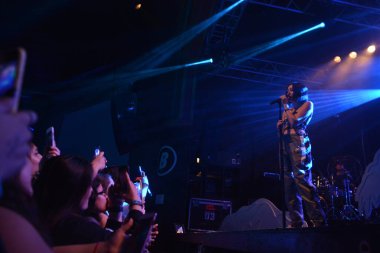 Noah Cyrus ilk turnesinde 23 Eylül 2018 'de Orlando Florida' daki Beacham 'da sahne alacak.