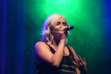 Noah Cyrus ilk turnesinde 23 Eylül 2018 'de Orlando Florida' daki Beacham 'da sahne alacak.