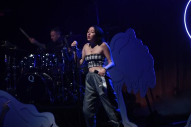 Noah Cyrus ilk turnesinde 23 Eylül 2018 'de Orlando Florida Beacham' da Marty Jean-Louis 'de sahne aldı.