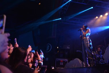 Noah Cyrus ilk turnesinde 23 Eylül 2018 'de Orlando Florida' daki Beacham 'da sahne alacak.