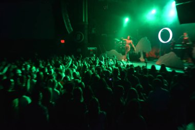 Noah Cyrus ilk turnesinde 23 Eylül 2018 'de Orlando Florida Beacham' da Marty Jean-Louis 'de sahne aldı.