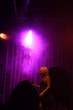 Noah Cyrus ilk turnesinde 23 Eylül 2018 'de Orlando Florida' daki Beacham 'da sahne alacak.