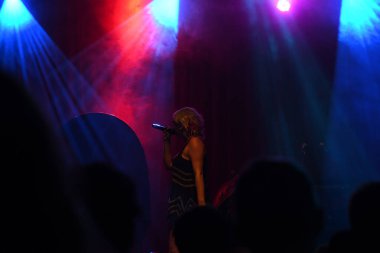 Noah Cyrus ilk turnesinde 23 Eylül 2018 'de Orlando Florida' daki Beacham 'da sahne alacak.