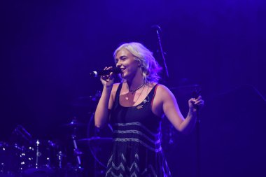 Noah Cyrus ilk turnesinde 23 Eylül 2018 'de Orlando Florida' daki Beacham 'da sahne alacak.