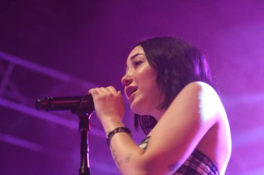Noah Cyrus ilk turnesinde 23 Eylül 2018 'de Orlando Florida' daki Beacham 'da sahne alacak.