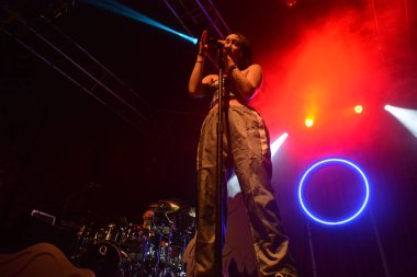 Noah Cyrus ilk turnesinde 23 Eylül 2018 'de Orlando Florida' daki Beacham 'da sahne alacak.