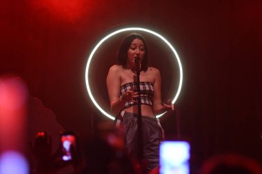 Noah Cyrus ilk turnesinde 23 Eylül 2018 'de Orlando Florida' daki Beacham 'da sahne alacak.