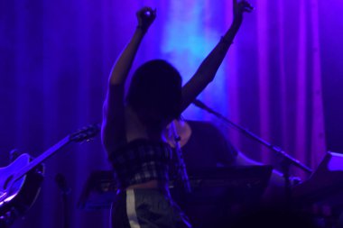 Noah Cyrus ilk turnesinde 23 Eylül 2018 'de Orlando Florida' daki Beacham 'da sahne alacak.