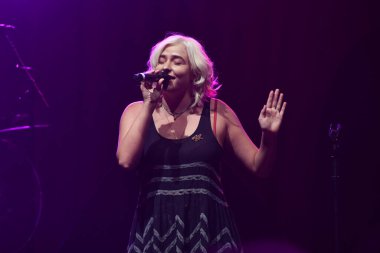 Noah Cyrus ilk turnesinde 23 Eylül 2018 'de Orlando Florida' daki Beacham 'da sahne alacak.