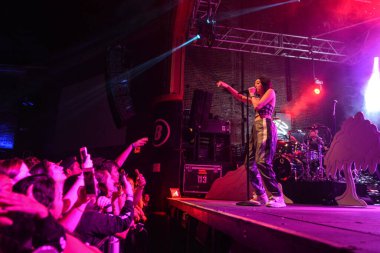 Noah Cyrus ilk turnesinde 23 Eylül 2018 'de Orlando Florida' daki Beacham 'da sahne alacak.