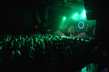 Noah Cyrus ilk turnesinde 23 Eylül 2018 'de Orlando Florida Beacham' da Marty Jean-Louis 'de sahne aldı.