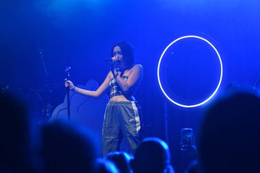 Noah Cyrus ilk turnesinde 23 Eylül 2018 'de Orlando Florida Beacham' da Marty Jean-Louis 'de sahne aldı.