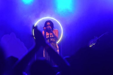 Noah Cyrus ilk turnesinde 23 Eylül 2018 'de Orlando Florida' daki Beacham 'da sahne alacak.