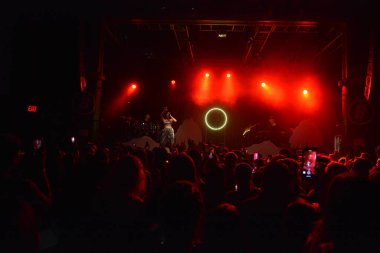 Noah Cyrus ilk turnesinde 23 Eylül 2018 'de Orlando Florida' daki Beacham 'da sahne alacak.