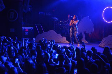 Noah Cyrus ilk turnesinde 23 Eylül 2018 'de Orlando Florida' daki Beacham 'da sahne alacak.