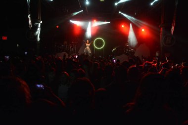 Noah Cyrus ilk turnesinde 23 Eylül 2018 'de Orlando Florida' daki Beacham 'da sahne alacak.