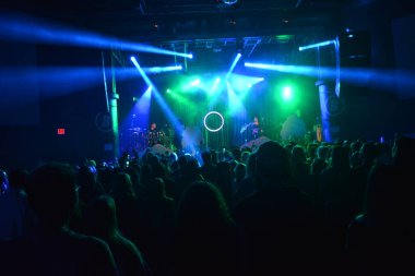 Noah Cyrus ilk turnesinde 23 Eylül 2018 'de Orlando Florida Beacham' da Marty Jean-Louis 'de sahne aldı.