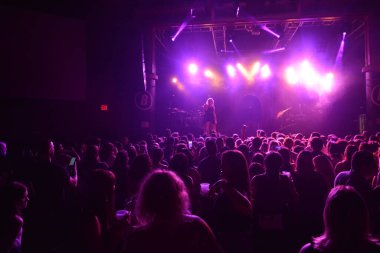 Noah Cyrus ilk turnesinde 23 Eylül 2018 'de Orlando Florida' daki Beacham 'da sahne alacak.