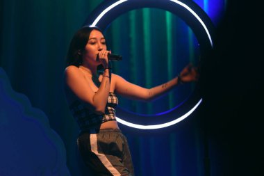 Noah Cyrus ilk turnesinde 23 Eylül 2018 'de Orlando Florida Beacham' da Marty Jean-Louis 'de sahne aldı.