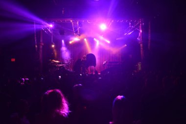 Noah Cyrus ilk turnesinde 23 Eylül 2018 'de Orlando Florida' daki Beacham 'da sahne alacak.