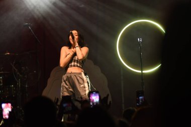 Noah Cyrus ilk turnesinde 23 Eylül 2018 'de Orlando Florida' daki Beacham 'da sahne alacak.