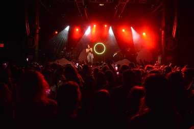 Noah Cyrus ilk turnesinde 23 Eylül 2018 'de Orlando Florida' daki Beacham 'da sahne alacak.