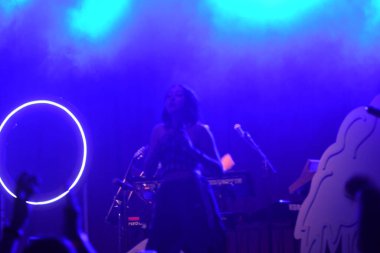 Noah Cyrus ilk turnesinde 23 Eylül 2018 'de Orlando Florida' daki Beacham 'da sahne alacak.