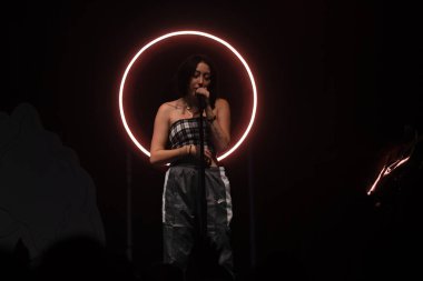 Noah Cyrus ilk turnesinde 23 Eylül 2018 'de Orlando Florida' daki Beacham 'da sahne alacak.