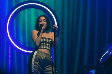 Noah Cyrus ilk turnesinde 23 Eylül 2018 'de Orlando Florida Beacham' da Marty Jean-Louis 'de sahne aldı.