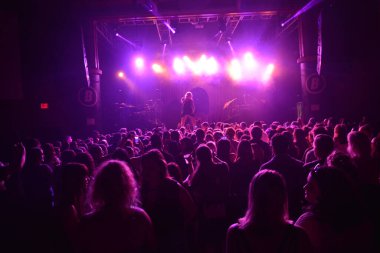 Noah Cyrus ilk turnesinde 23 Eylül 2018 'de Orlando Florida' daki Beacham 'da sahne alacak.