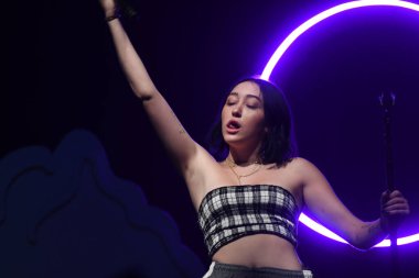 Noah Cyrus ilk turnesinde 23 Eylül 2018 'de Orlando Florida' daki Beacham 'da sahne alacak.