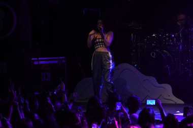 Noah Cyrus ilk turnesinde 23 Eylül 2018 'de Orlando Florida' daki Beacham 'da sahne alacak.